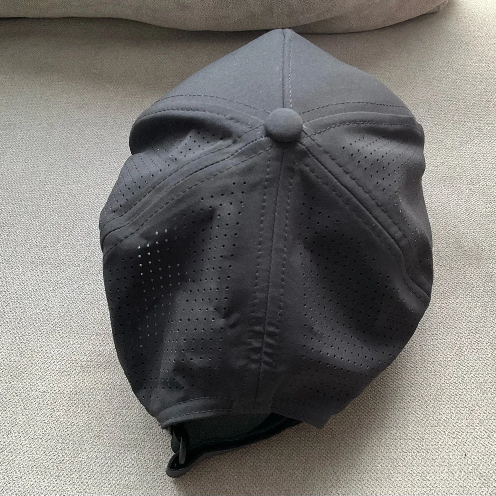 Alo Yoga Performance District Trucker Hat Black